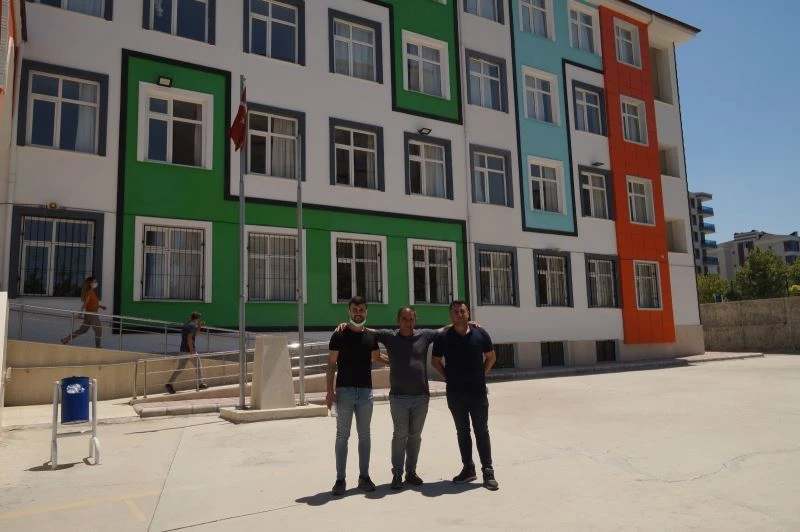 Baba ve çocukları aynı sınavda ter döktü
