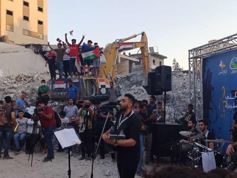 Gazze’de el-Şuruk Kulesi’nin enkazında konser
