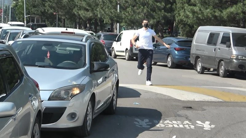 Atletlere taş çıkarttı ama sınava yetişemedi
