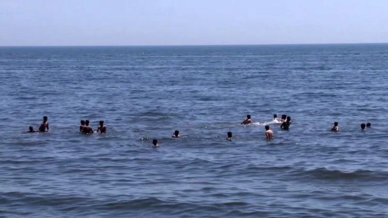 Son hafta sonu kısıtlamasında vatandaşlar sahile akın etti
