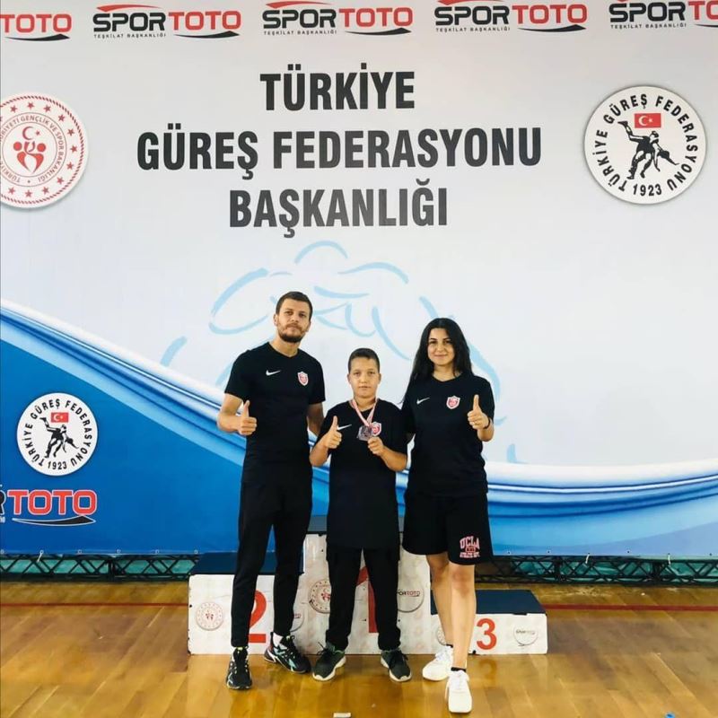 Kepez Belediyespor güreşçisi minderde Türkiye 2’ncisi
