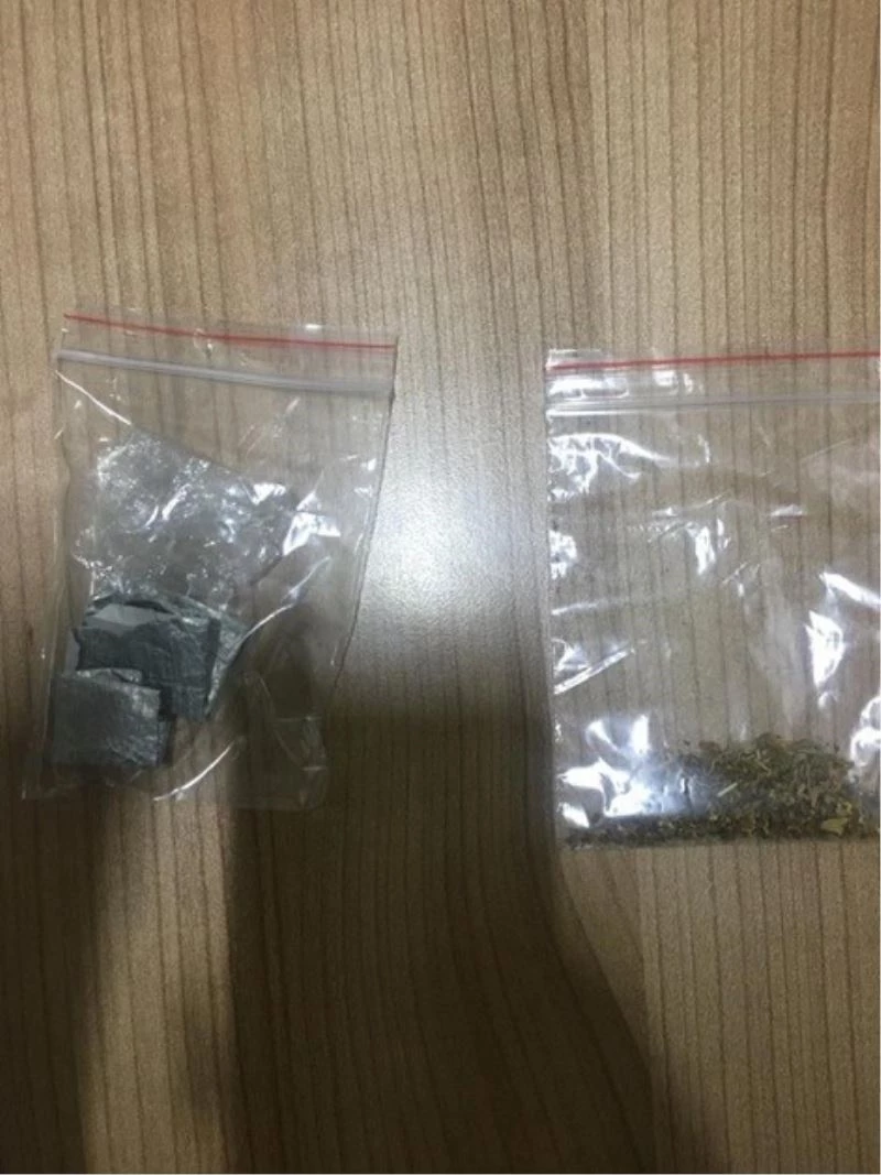 Paket içine sakladığı uyuşturucuyu bekçiler buldu
