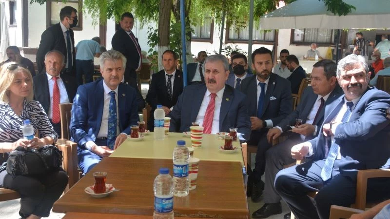 Mustafa Destici’den müsilaj yorumu: “Fabrikalar elektrik parasını ödememek için arıtma tesislerini çalıştırmıyorlar”
