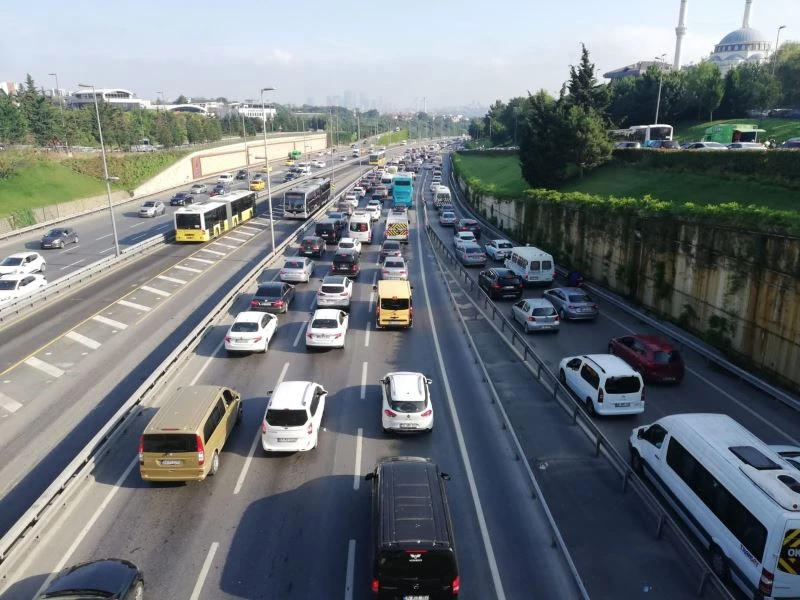 Kısıtlama sonrası İstanbul’da trafik yoğunluğu
