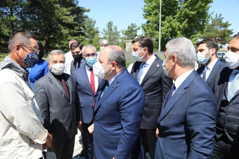 Bakan Varank ile Japon kazı sorumlusu arasında vatandaşlık diyalogu
