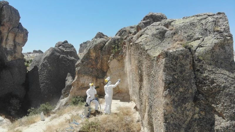 İHA gündeme getirdi, Kapadokya’da peribacaları sprey boyalardan temizlendi
