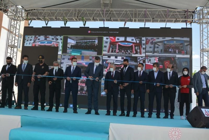 Bakan Selçuk: “Hakkari’nin Tokyo ve Paris ile yarışmasını istiyorum”
