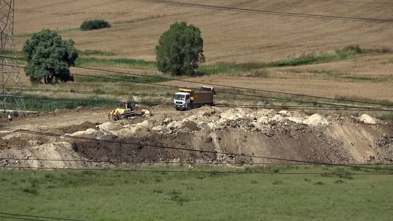 Kanal İstanbul şantiyesinden alınan hafriyatlar, yeni yollar için kullanılıyor
