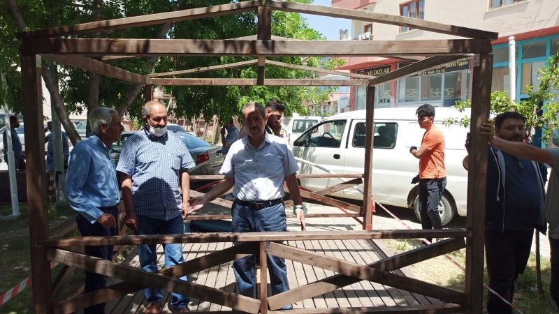 Adilcevaz’da dere üstüne kamelyalar yerleştirildi
