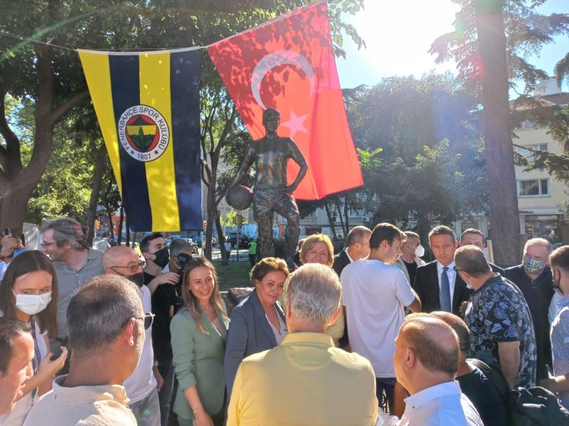 Kadıköy’de Can Bartu heykeli törenle açıldı

