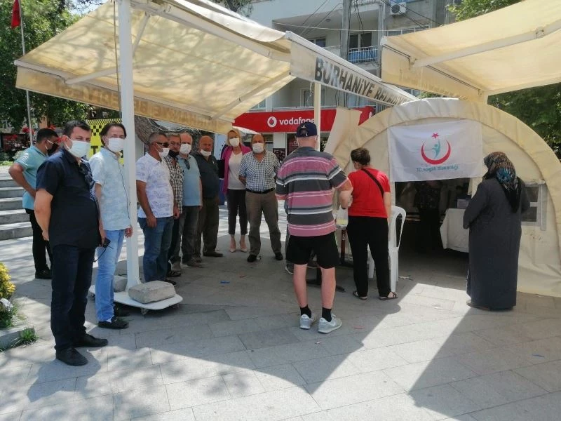 Burhaniye’de sağlıkçılara siyasetçi desteği
