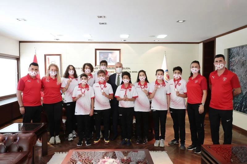 İlk kez katıldıkları uluslararası şampiyonada 9 madalya kazandılar
