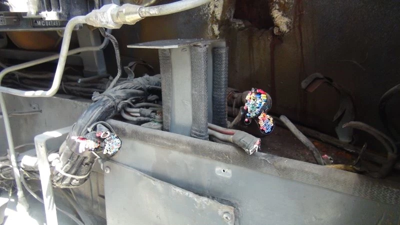 (Özel) 100 liralık kablo çalmak için otobüslere 15 bin liralık zarar verdiler
