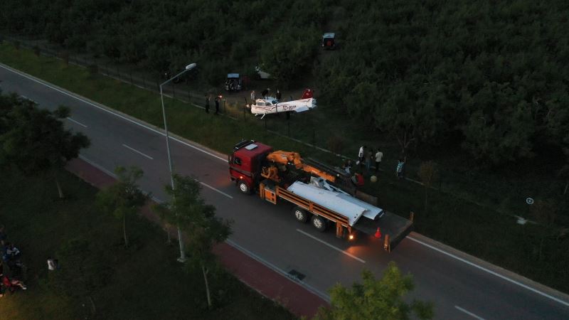 Bursa’da meyve bahçesine mecburi iniş yapan uçağın enkazı kaldırıldı
