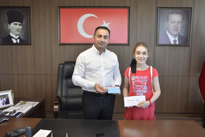 Elifnaz’dan, SMA hastası Ahmet Alp için örnek davranış
