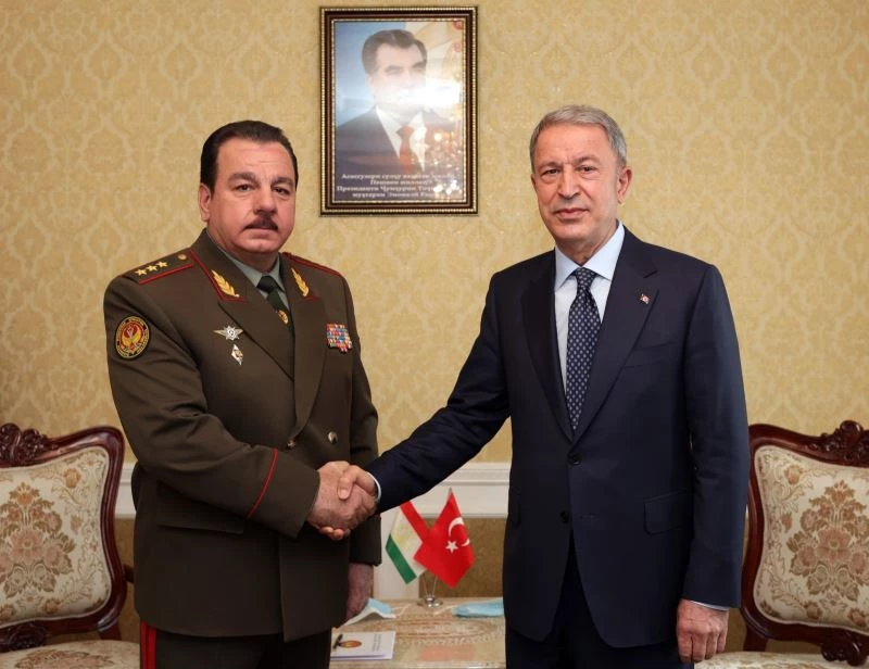 Milli Savunma Bakanı Akar, Tacikistan Savunma Bakanı Mirzo ile bir araya geldi
