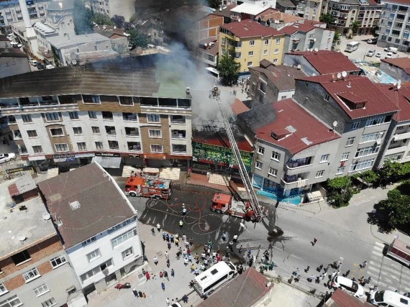 Esenyurt’ta kebapçıda başlayan yangın apartmanlara sıçradı
