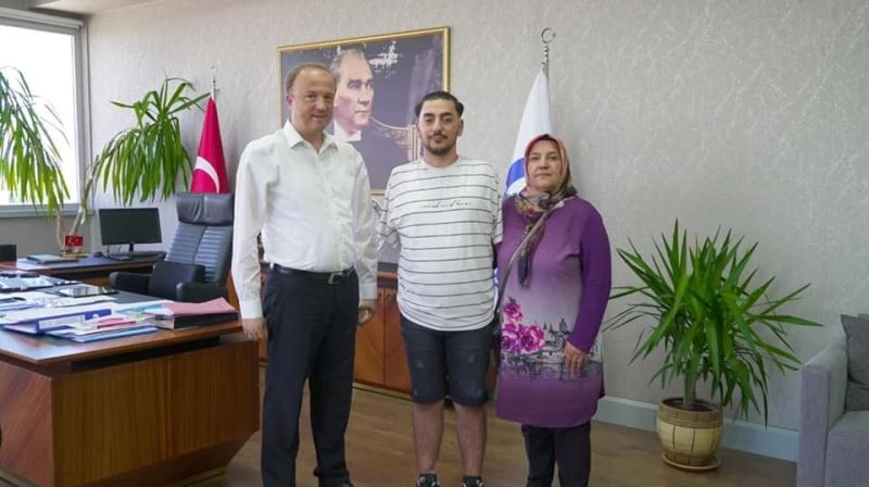 Başkan Hançerli’den kendisi ile aynı kaderi paylaşan Samet’e destek
