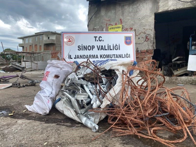 Sinop’ta çalıntı bakır kablo ve alüminyum korkuluk ele geçirildi

