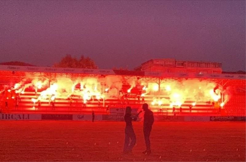 Stadyumda sürpriz evlilik teklifi
