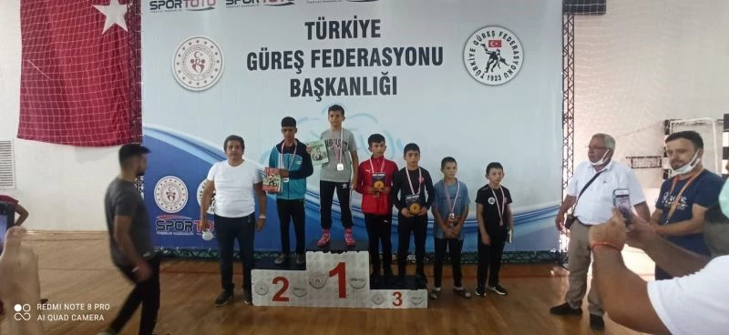 Antalya ve Hatay’da düzenlenen şampiyonalarda büyükşehir rüzgarı esti
