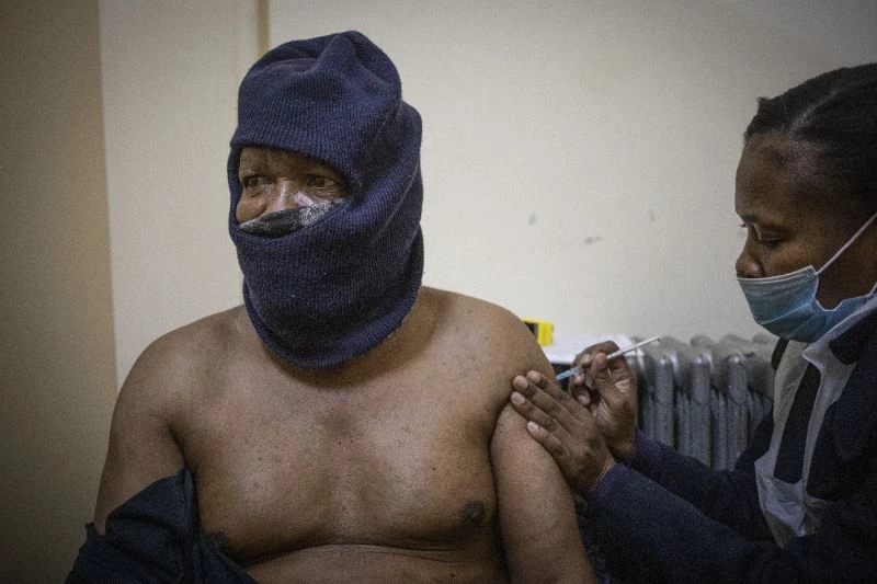 Dünya genelinde toplam 3 milyar doz aşı uygulanırken, Tanzanya, Batı Sahra, Eritre ve Burundi’ye aşı henüz sağlanmadı
