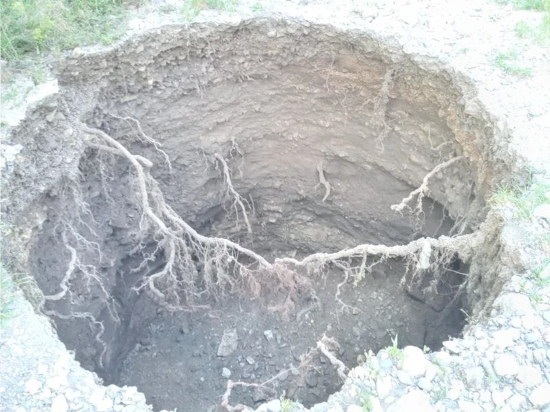 Dere yatağında meydana gelen göçük tedirginliğe neden oldu
