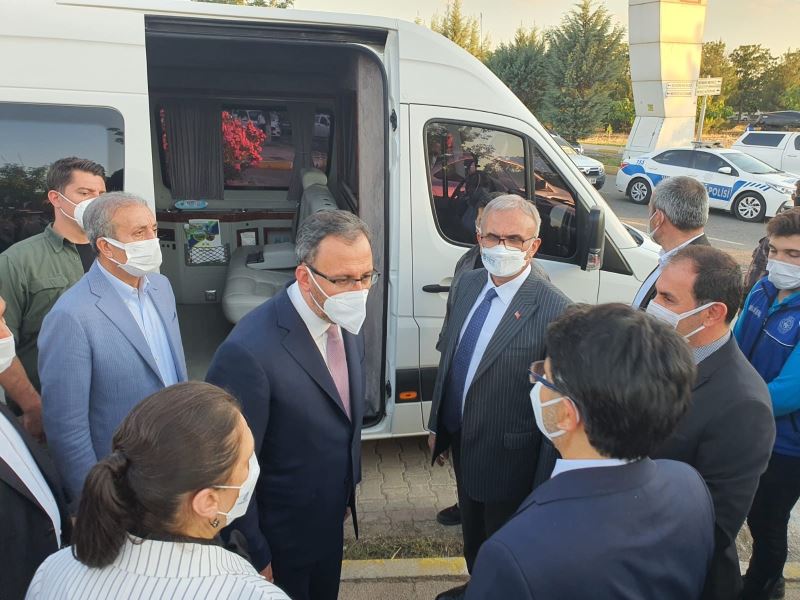 Gençlik ve Spor Bakanı Kasapoğlu, Dicle Üniversitesi Gençlik Ofisinin açılışını yaptı
