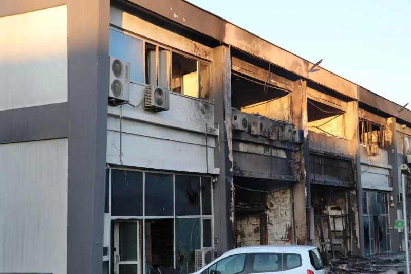 Başkent’te iş merkezinde çıkan yangının ardından küle dönmüş dükkanlar kaldı
