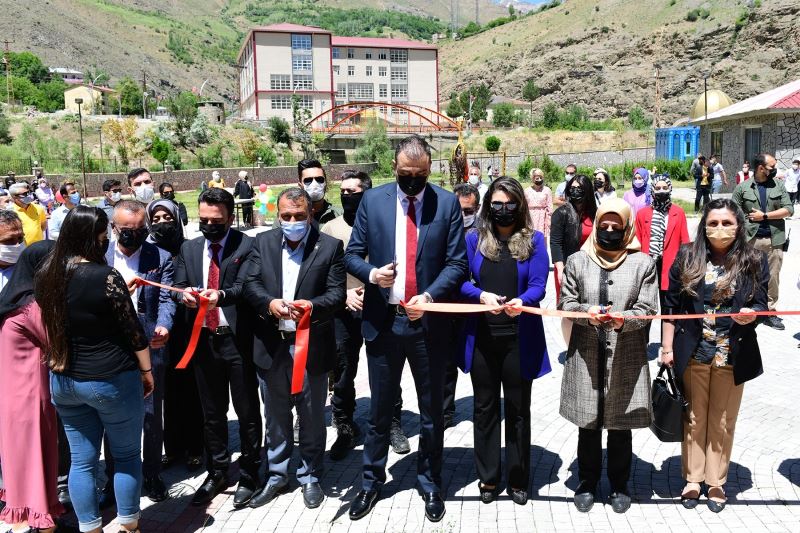 Çatak’ta ‘Hayat Boyu Öğrenme’ sergisi açıldı
