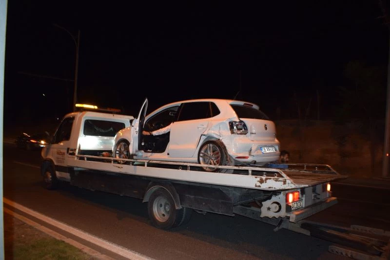 Köpeğe çarpmamak için yavaşladı kazaya karıştı: 3 yaralı
