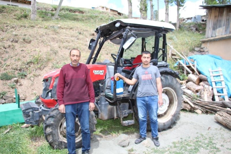 Oğlu traktörle kaza yaptı, kaskodan parasını alamıyor
