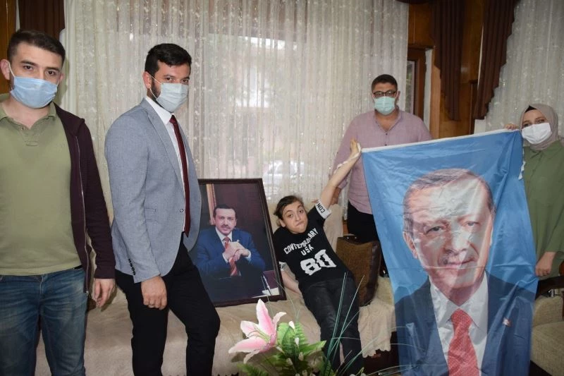 Cumhurbaşkanı Erdoğan genç kızın kendisine olan sevgisini karşılıksız bırakmadı
