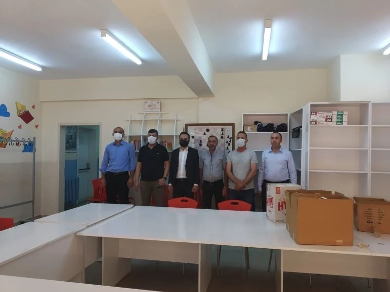 Yazar Sinanoğlu öncülük etti, Diyarbakır’daki kütüphanelerin ihtiyaçları gideriliyor
