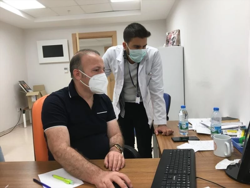 Kontakt lens kullananlara havuza ve denize girerken 