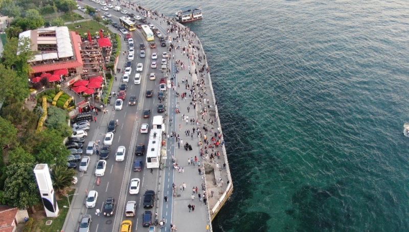 Üsküdar’da kısıtlamasız cumartesinde dikkat çeken yoğunluk
