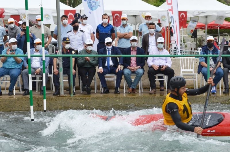 Rektör Türkmen, ‘Akarsu Slalom 2021 Türkiye Kupası Yarışları’ programına katıldı
