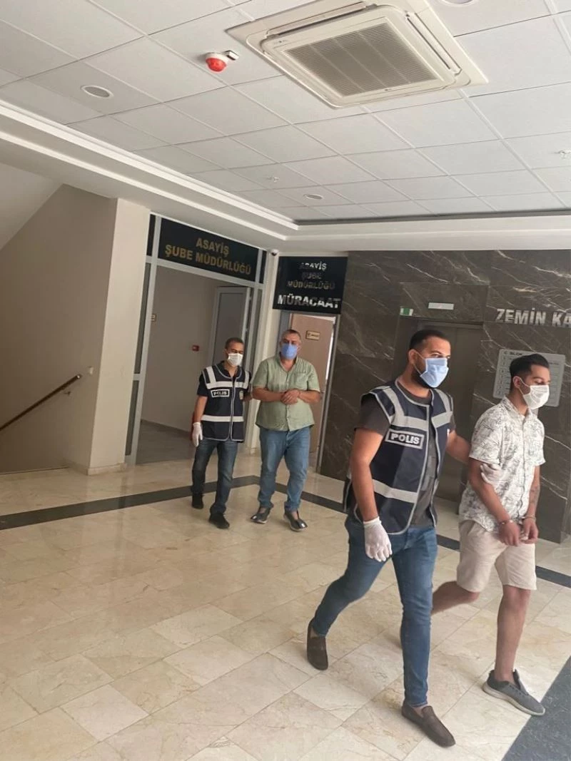 Dört ayrı işyerinden ‘tırnakçılık yöntemi’ ile para çalan iki şahıs yakalandı
