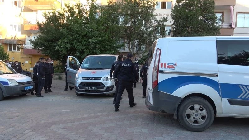 Kocası tarafından boğazından bıçaklanan kadın hayatını kaybetti
