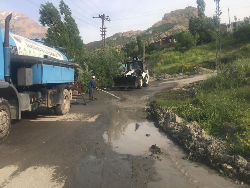 Hakkari’de kanalizasyon arızasıyla mücadele çalışması
