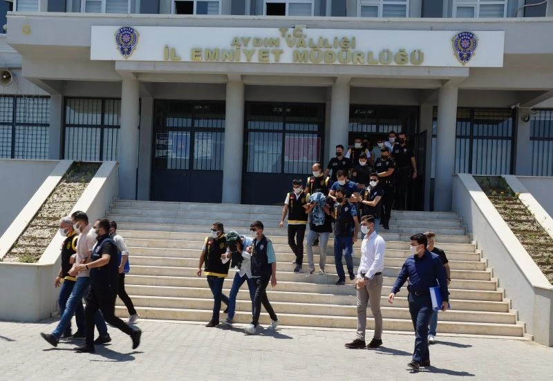 Yedi ilde düzenlenen operasyon ile yakalanmışlardı, adliyeye sevk edildiler
