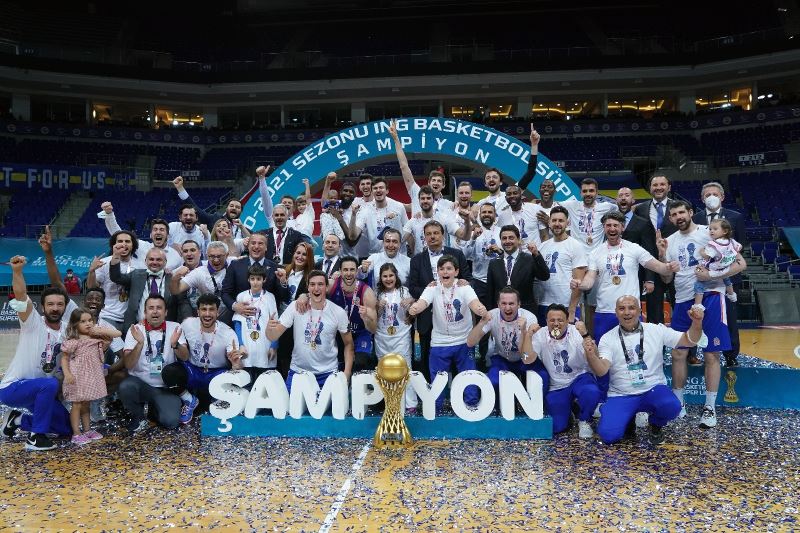 ING Basketbol Süper Ligi Play-Off final serisinde Fenerbahçe Beko’yu 93-66 mağlup eden Anadolu Efes seride durumu 3-0 yaparak şampiyon oldu.

