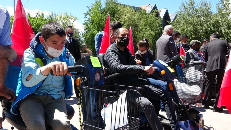 120 engellinin akülü araç ve tekerlekli sandalye sevinci
