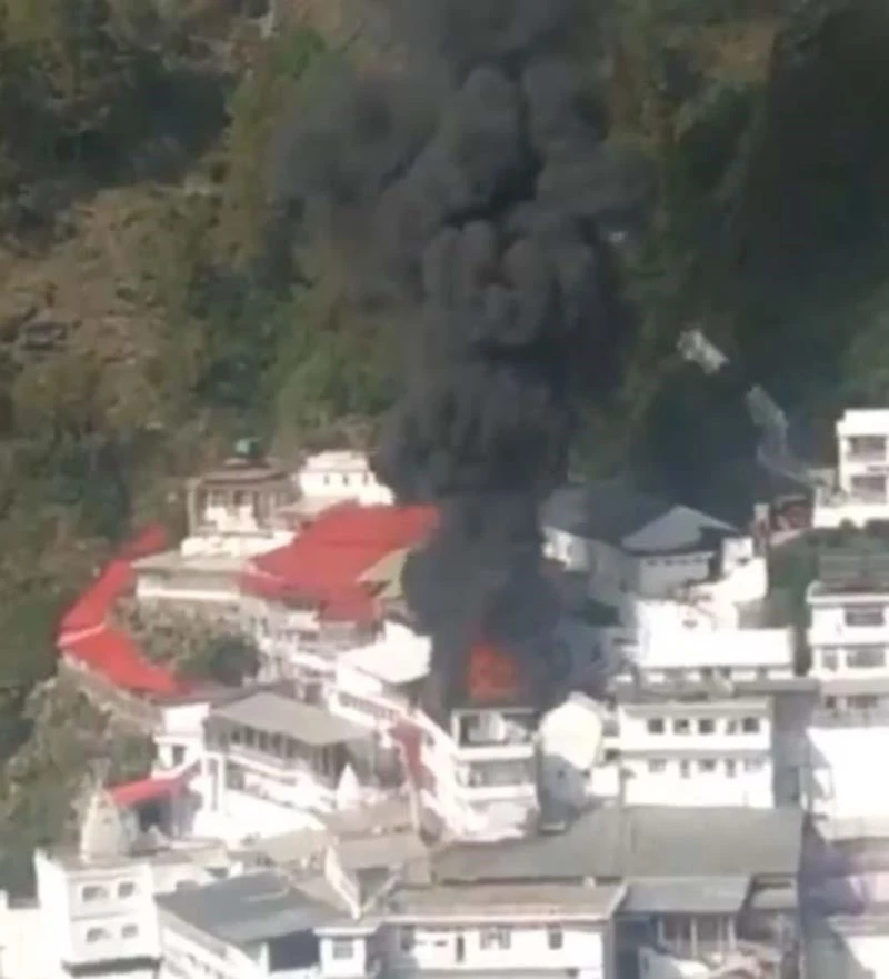 Hindistan’da tapınakta yangın
