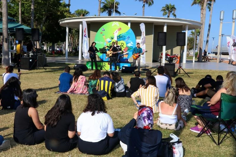 Gençler sınav stresini konserle attı
