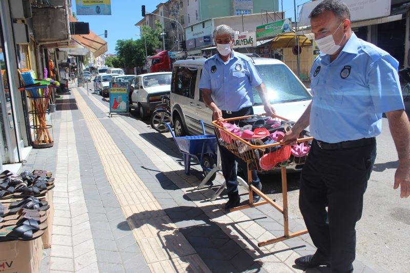 Kahta’da kaldırım işgali yapan esnaflar uyarılıyor
