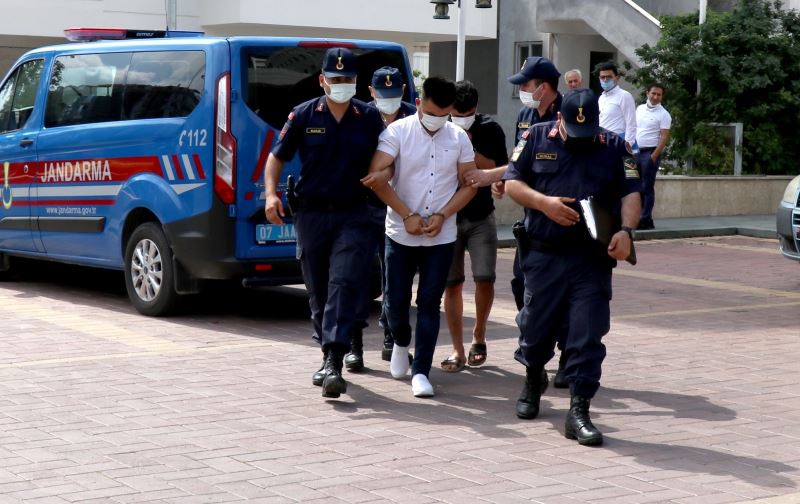 Antalya’da fuhuş operasyonunda 2 tutuklama
