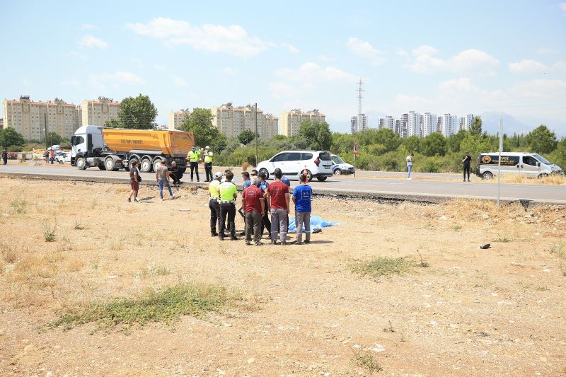 Antalya’da kamyonetle çarpışan motosiklet sürücü öldü
