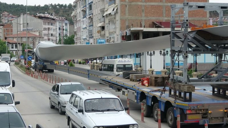Dev rüzgar türbini kanatları Sinop’a getirildi
