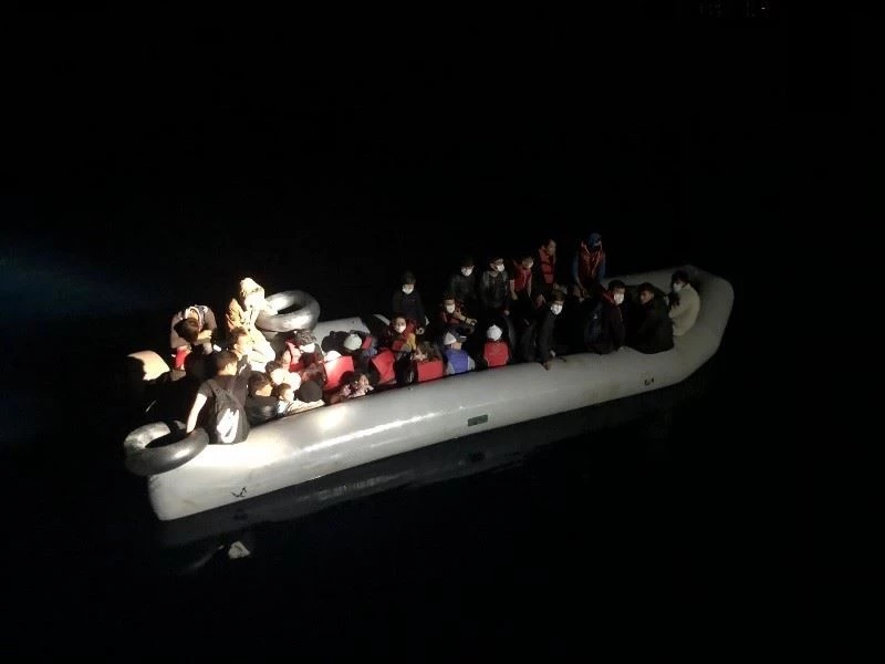 Yunan unsurları tarafından geri itilen 31 göçmen kurtarıldı
